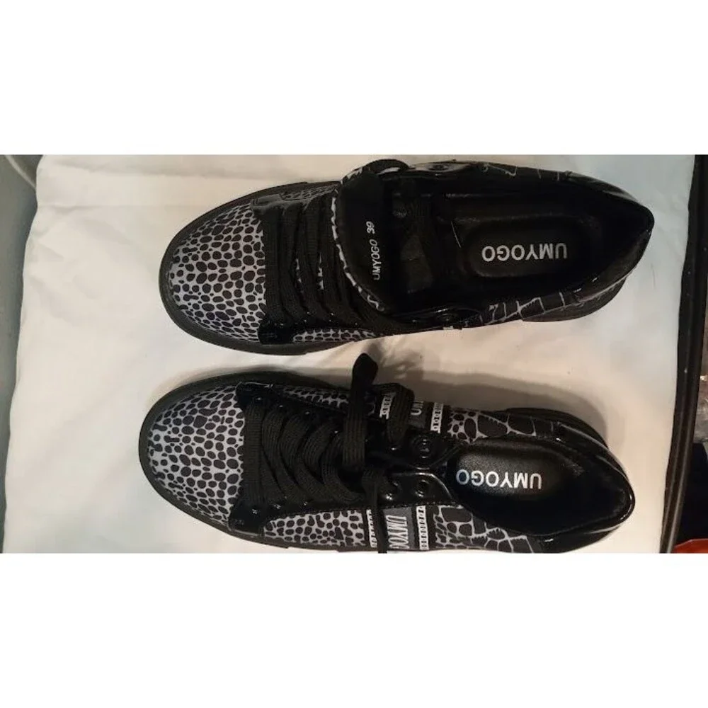 UMYOGO Women’s Sneakers – Black & White Pattern – Size 7.5